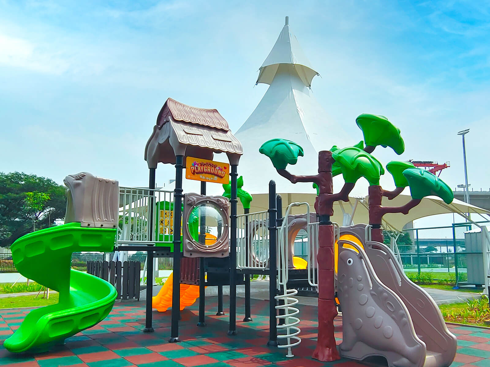 Le Premier Hotel Kota Deltamas - Playground